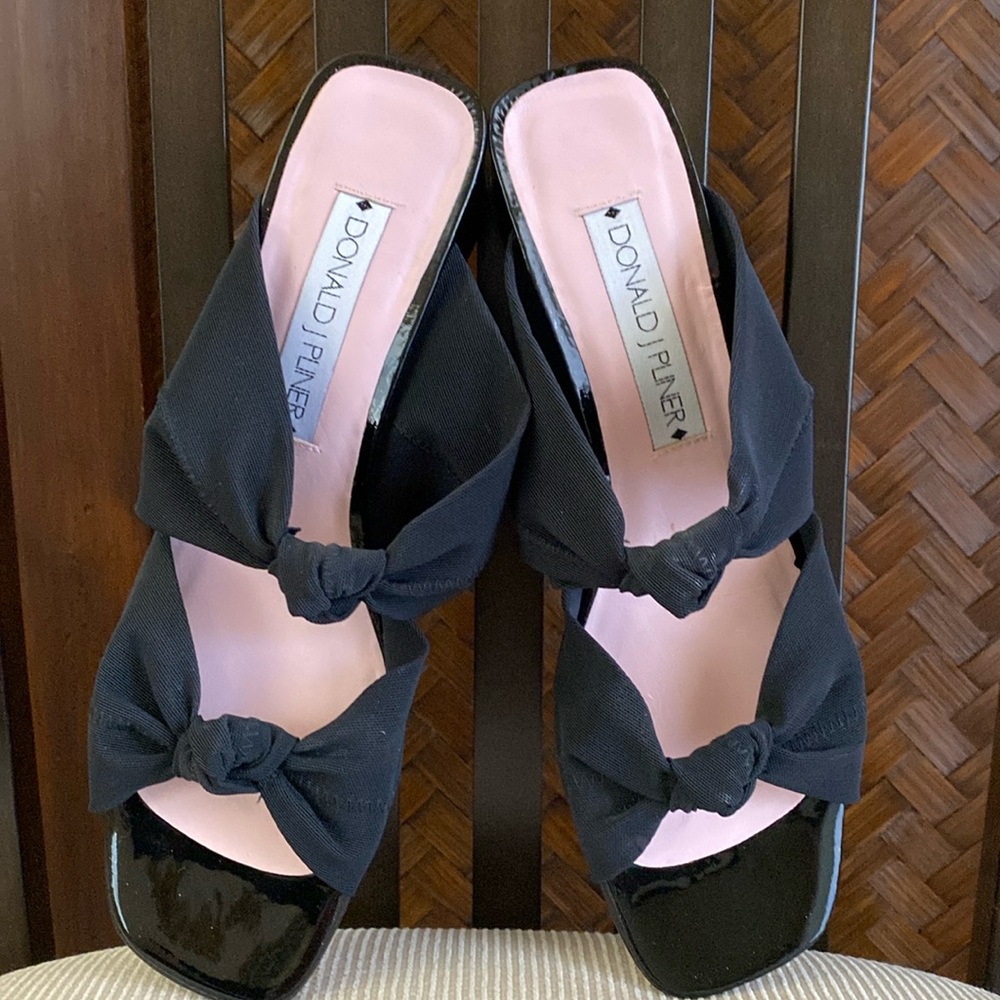 Donald J. Pliner - Black knotted elastic Sandal 11m NEW